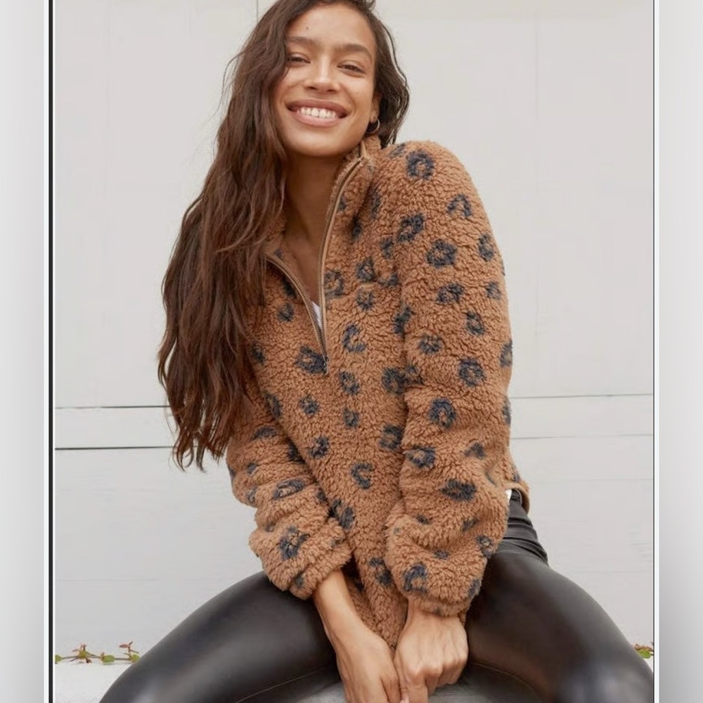 Abercrombie & Fitch Leopard print fleece